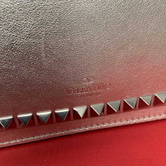 AUTH VALENTINO GARAVANI CLUTCH SILVER ROCKSTUD - Picture 3 of 6